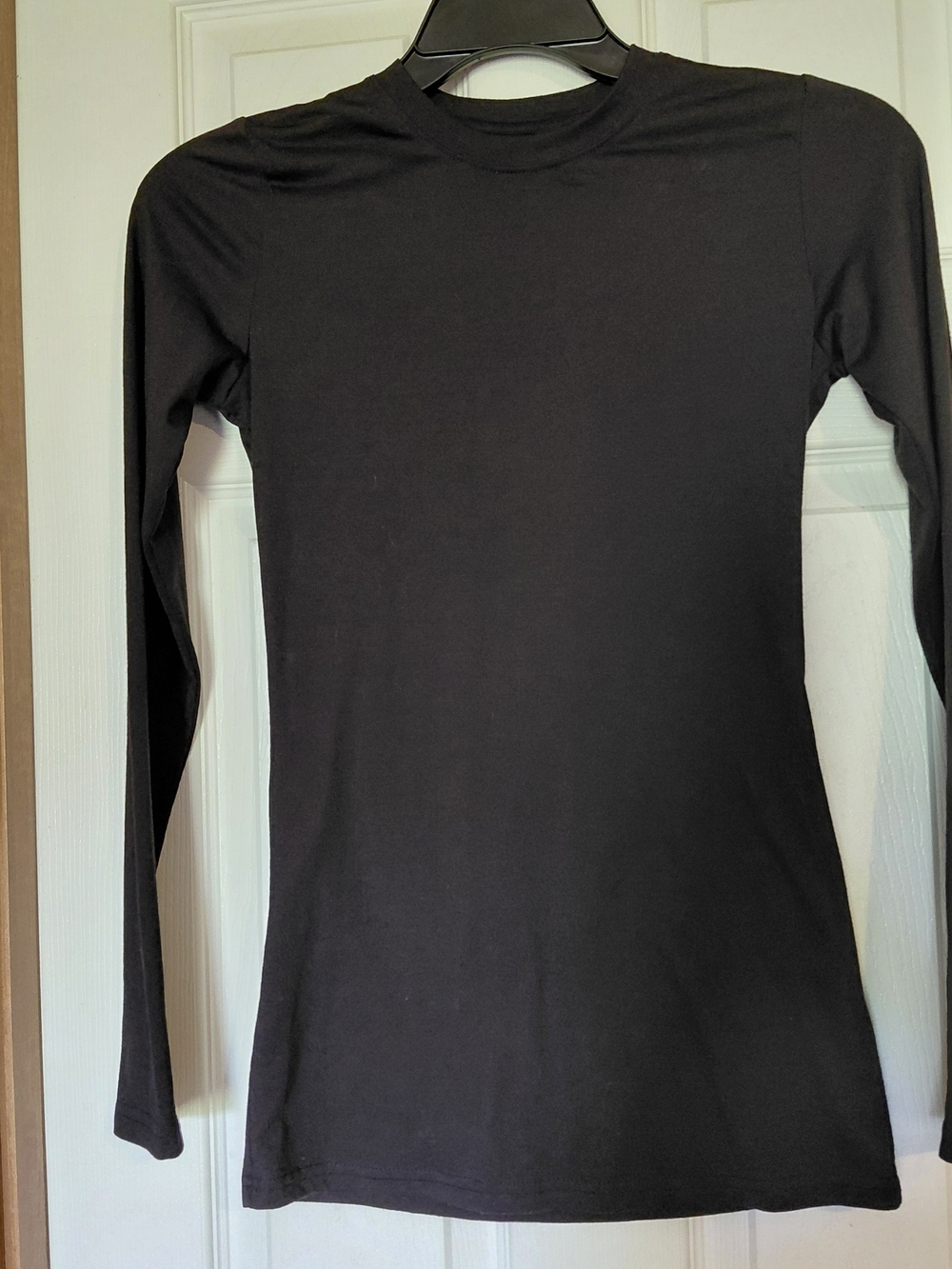 Women's Black Long-Sleeve Crewneck Tee